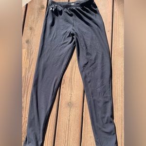 Under Armour medium weight base layer. Medium lining. Used a few times.